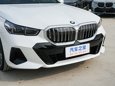 2026�� �Ŀ� 525Li M�˶���װ