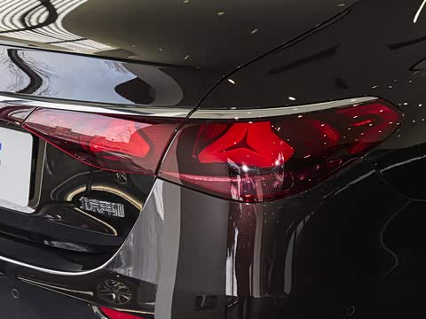 2026�� E 300 L ������