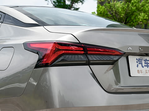 2025�� 2.0L XL-TLS ������