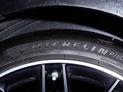 2025�� 63 S E Performance