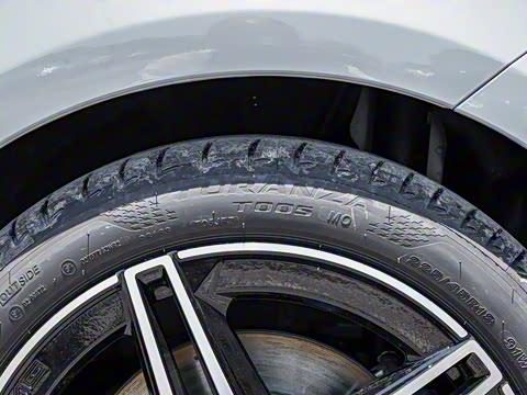 2025�� CLA 260 4MATIC ��ذ�