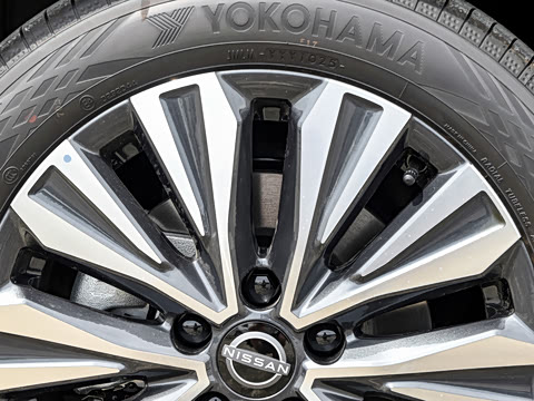 2025�� 2.0L SV �ڽ��