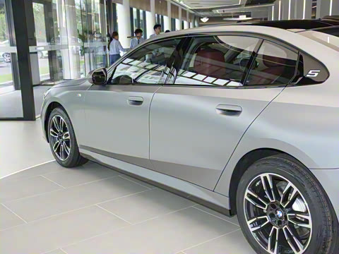 2025�� 525Li M�˶���װ