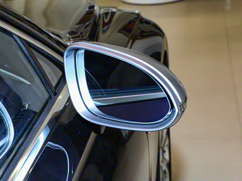 2026�� 4.0T V8 Mulliner