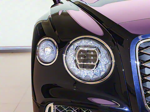 2026�� 4.0T V8 Mulliner