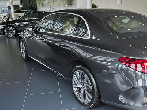 2025�� �Ŀ� E 300 L ʱ���˶���