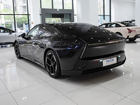 2025�� 820 Max