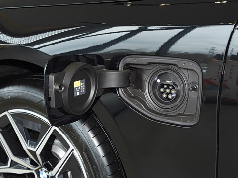 2026�� �Ŀ� eDrive 40L M�˶���װ