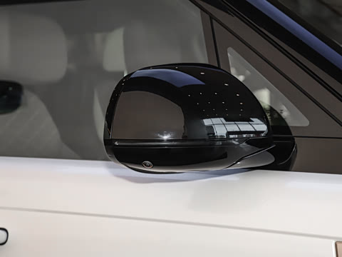 2025�� 4.4 V8 SV���ٴ����ӳ��� 4��