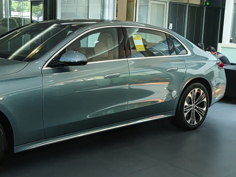 2026�� �Ŀ� E 300 L ������