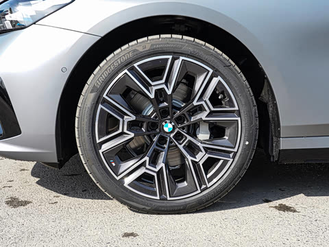 2026�� �Ŀ� 530Li ������ M�˶���װ