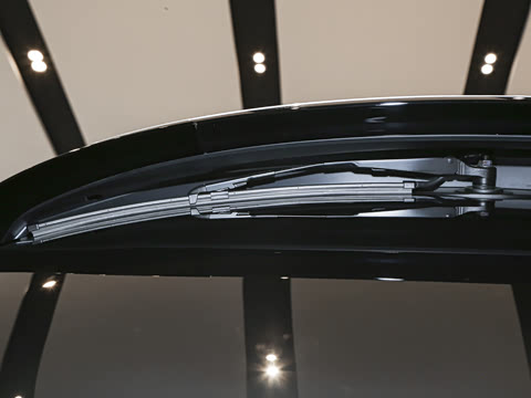 2026�� 3.0 L6 400PS SE�����