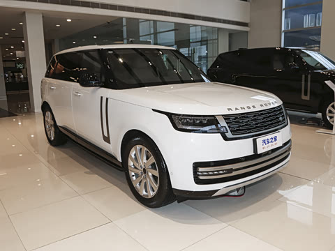 2026�� 3.0 L6 400PS SE�����