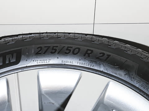 2026�� 3.0 L6 400PS SE�����