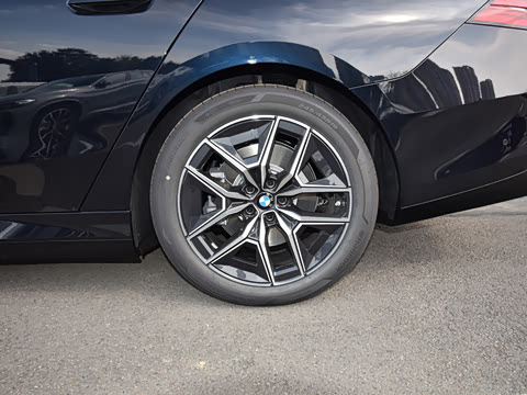 2026�� �Ŀ� eDrive 35L M�˶���װ