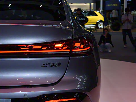 2026�� TFSI quattro 200kW �콢������