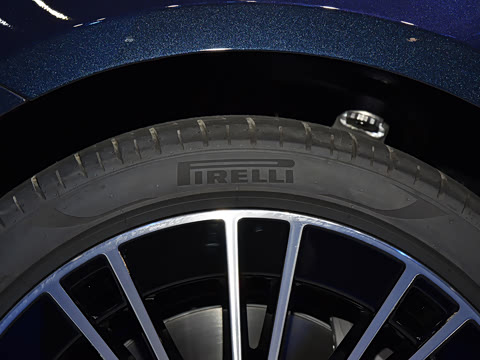 2026�� E 300 L ������