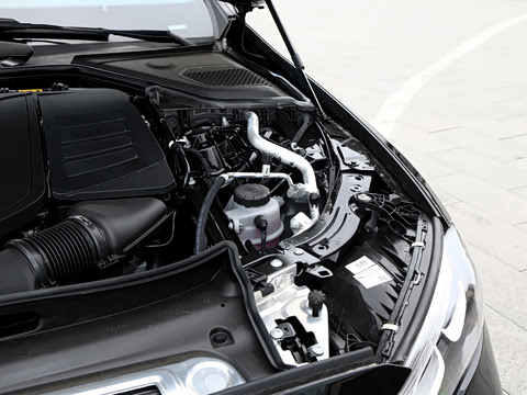 2026�� �Ŀ� E 300 L �����˶���