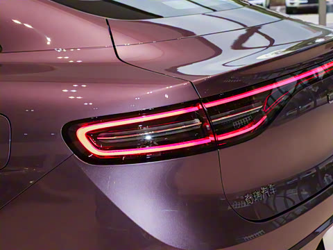 2025�� 703km Ultra�˶���