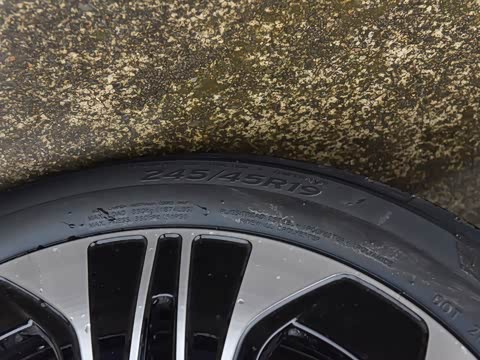 2026�� E 300 L ������