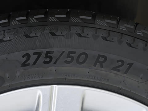 2026�� 3.0 L6 400PS SE�����