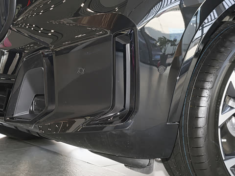 2026�� �Ŀ� xDrive 40Li M�˶���ҹ��װ