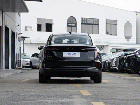 2025�� 610km PLUS