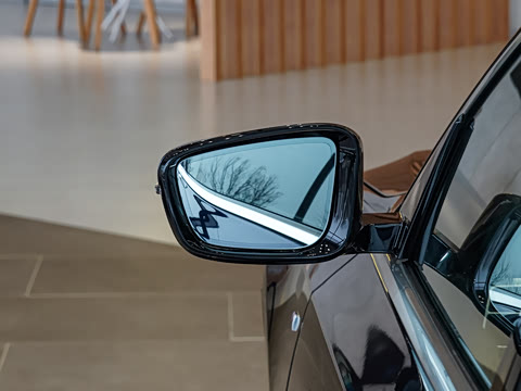 2026�� 325Li M�˶���װ