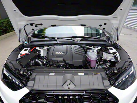 2025�� Sportback ��ذ� 40 TFSI quattro ����������