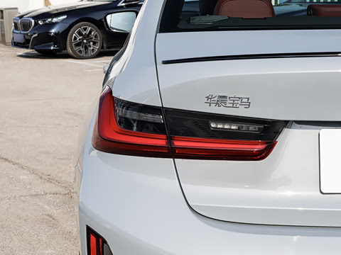 2026�� 330i M�˶���ҹ��װ