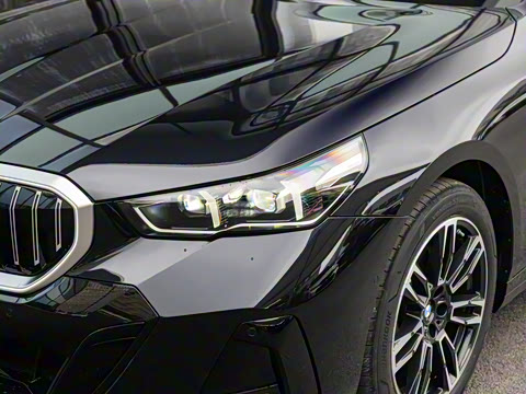 2026�� 530Li ������ M�˶���װ