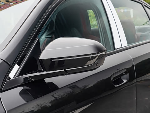 2026�� 530Li ������ M�˶���װ