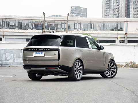 2026�� 3.0 L6 400PS SE�����