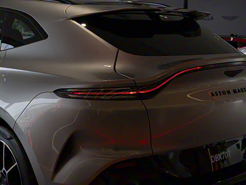 2025�� 4.0T V8 707