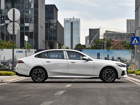 2026�� 530Li ������ M�˶���װ