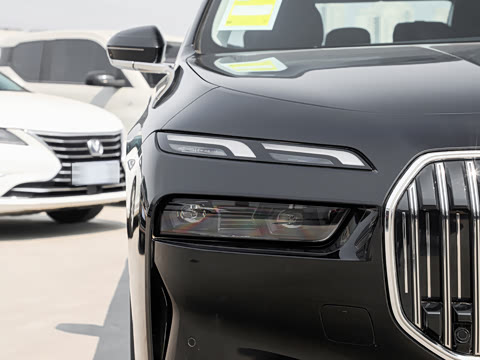 2026�� �Ŀ� 735Li ������װ