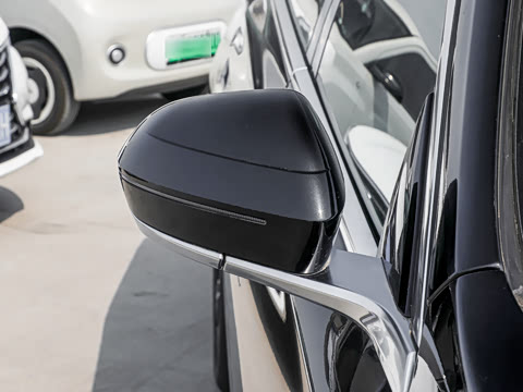 2026�� �Ŀ� 735Li ������װ