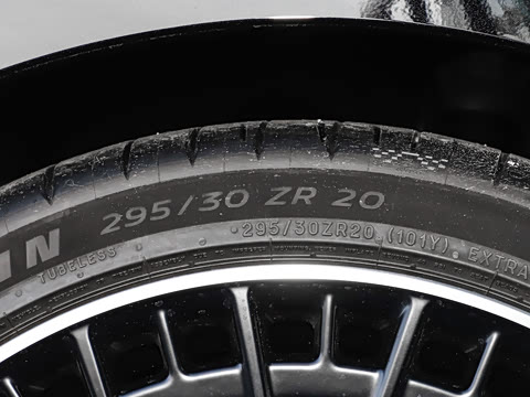 2025 Ŀ AMG CLE 53 4MATIC+ ܳ