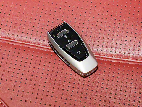 2024�� 4.0T V8 Coupe