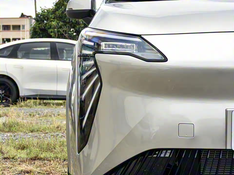 2025�� Plus 610 ������