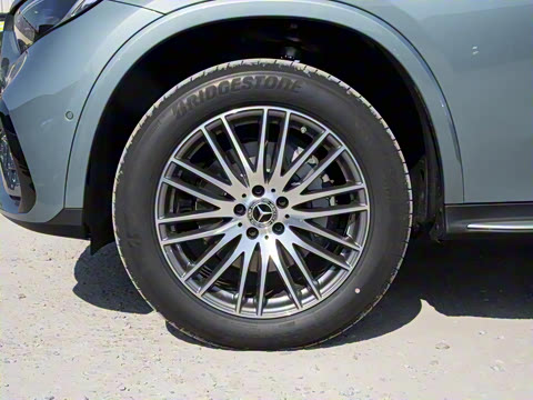 2026�� GLC 300 L 4MATIC ������ 5��