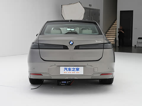 2027�� 740L �����