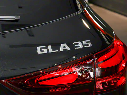 2025�� AMG GLA 35 4MATIC