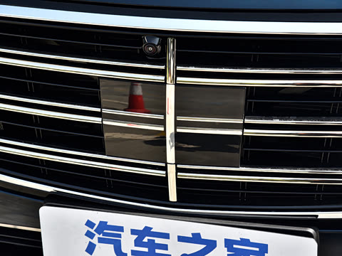 2026�� �Ŀ� E 300 L ������