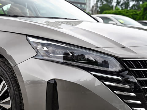 2025�� 2.0L XL-TLS ������