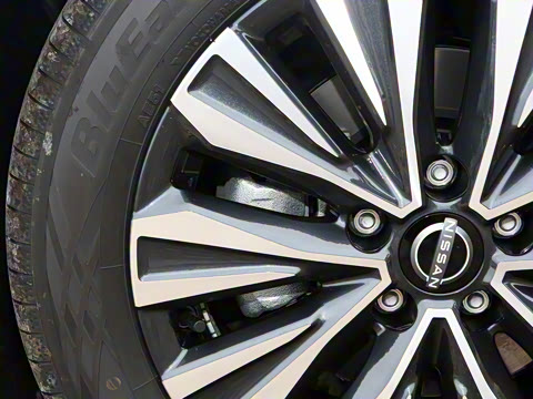 2025�� 2.0L XL-TLS ������