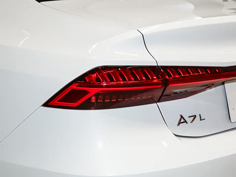 2025�� 45 TFSI quattro ������