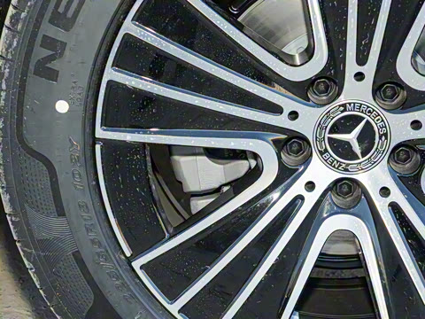 2026�� E 260 L �����