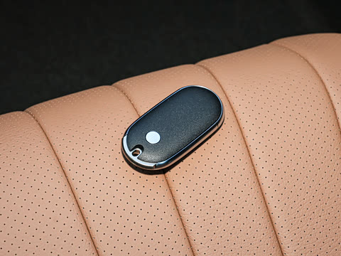 2026�� E 260 L �����