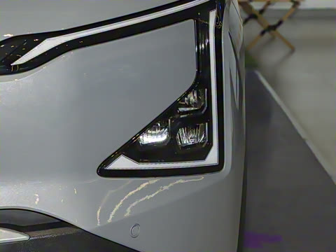 2025�� 720 Light